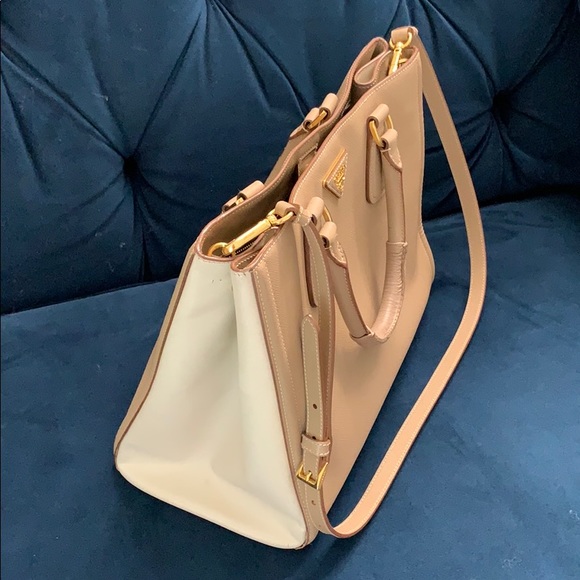 Prada saffiano lux tote - Picture 2 of 8